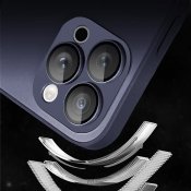 Svart iPhone 15 magnetiskt skal med linsskydd och synlig logotype